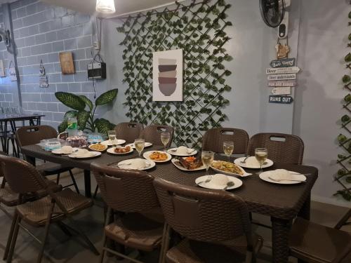 Restaurant, Hideaways Restobar and Resort in Laguindingan