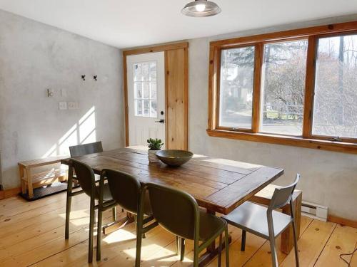 Breezy Hill 3BR Modern & Quiet Home in Catskills in Accord, USA
