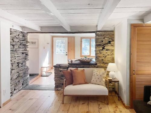 Breezy Hill 3BR Modern & Quiet Home in Catskills in Accord, USA