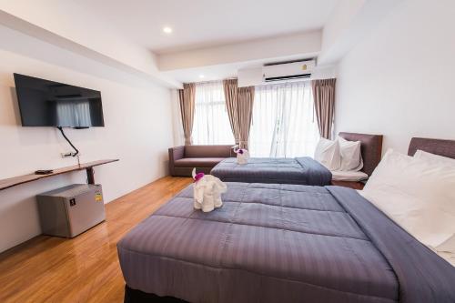 room detail thumbnail 1