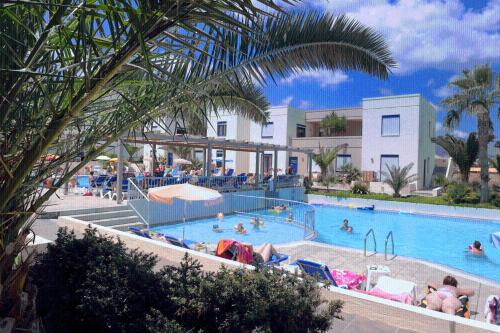 Meropi Hotel & Apartments - image 12