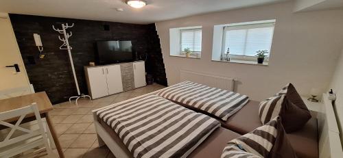 Zimmer im UG direkt in der Innenstadt, Centrum, Schwerin (Foto 3)