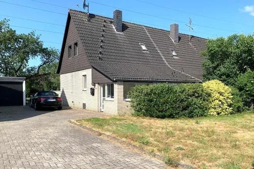 Charming House with Garden in Krefeld in Krefeld, Deutschland