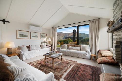 Three-Bedroom House image 9