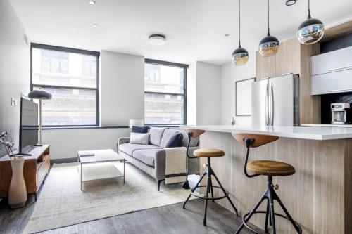 Loop 1BR w WD Gym Rooftop Pool 2 blocks to L CHI-382 secondary