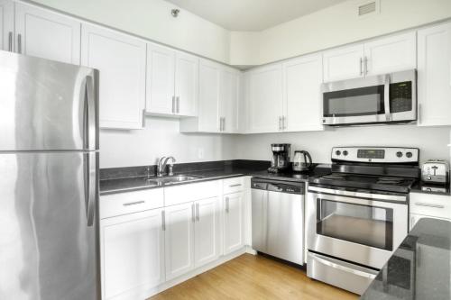 Pentagon City 1BR w WD Pool nr Reagan Airport WDC-558 in Arlington, USA