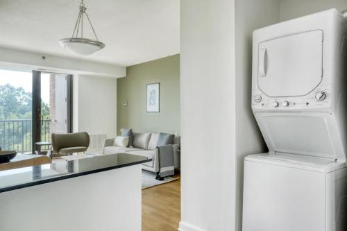 Pentagon City 1BR w WD Pool nr Reagan Airport WDC-558 in Arlington, USA