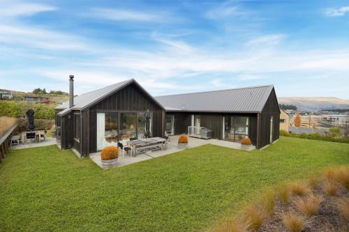 Three-Bedroom House image 4