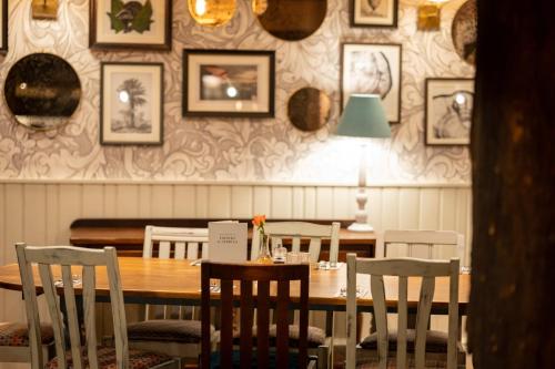 Berkshire Arms by Greene King Inns - image 13