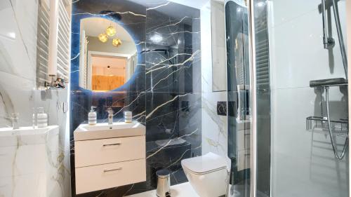 One-Bedroom Apartment image 3