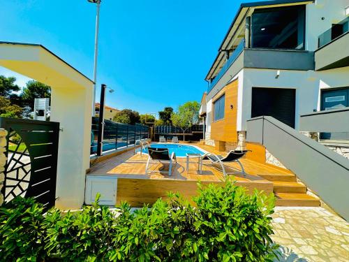 NOEL - three bedroom apartment with pool, Banjole (foto 10)