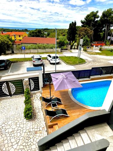 NOEL - three bedroom apartment with pool, Banjole (foto 2)