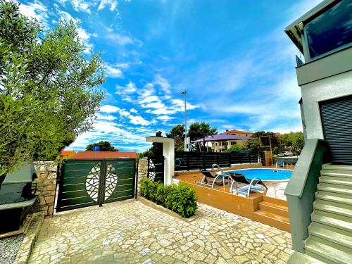NOEL - three bedroom apartment with pool, Banjole (foto 8)