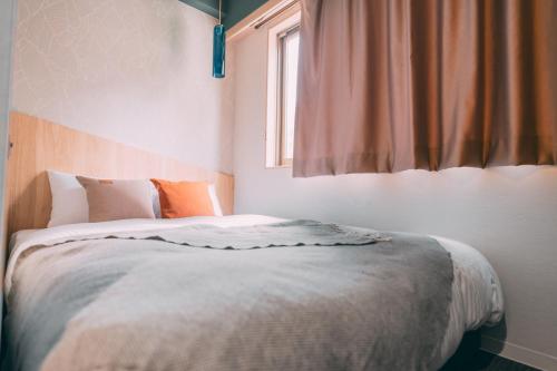 Standard Double Room image 9