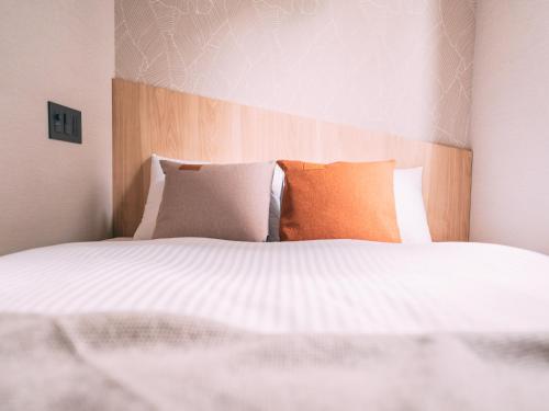 Standard Double Room image 8