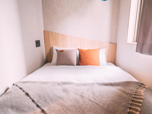 Standard Double Room image 7