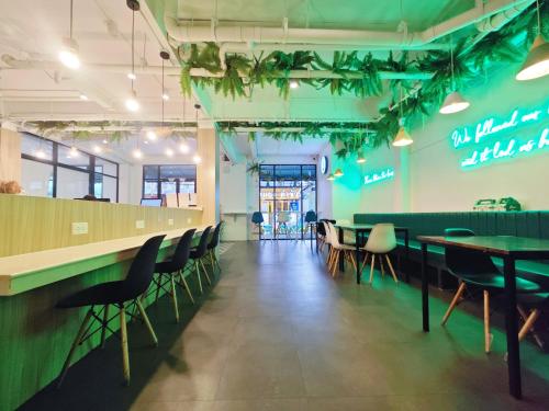 บริการและสิ่งอำนวยความสะดวก, โอสเตย์ อโศก กรุงเทพฯ (Ostay Asoke Bangkok) near มหาวิทยาลัยศรีนครินทรวิโรฒ