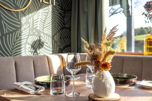 餐廳, Feinheit Hotel & Restaurant, Tor zu Hunsrück und Mittelrhein! (Feinheit Hotel & Restaurant, Tor zu Hunsruck und Mittelrhein!) in 哈爾森巴赫