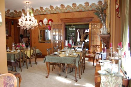 Schuster Mansion Bed & Breakfast in Milwaukee, USA