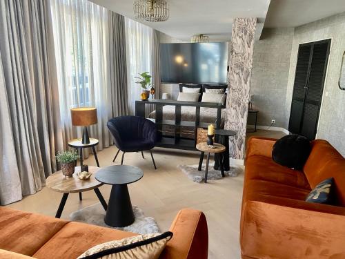 Shared lounge/TV area, Glucklich am Meer Suite Deluxe mit Wellnesszugang in Egmond aan Zee