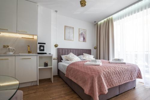 SOLEK Apartamenty hotelowe i pokoje gościnne ze śniadaniem przyjazne zwierzętom wyjątkowe z widokiem na Jezioro Jamno i w bardzo bliskiej odległości od morza - image 5