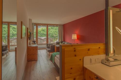 Exclusive Double Room with Balcony and Mountain View
