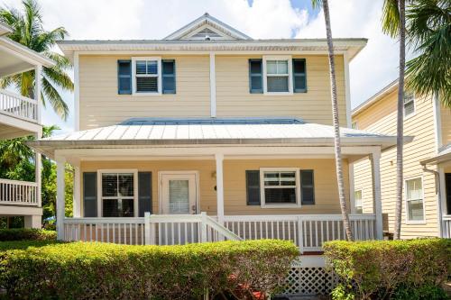 B&B Key West - Coral Hammock Poolside Home - Bed and Breakfast Key West