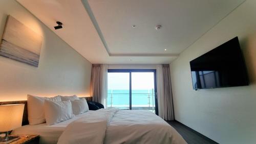 Double Room with Balcony and Sea View