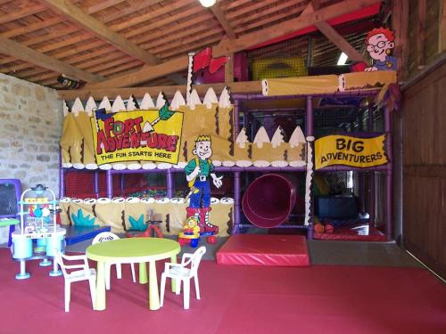 Atpūtas iespējas, Bonne Chere, Family Friendly Cottage with Pool LPS in Guern
