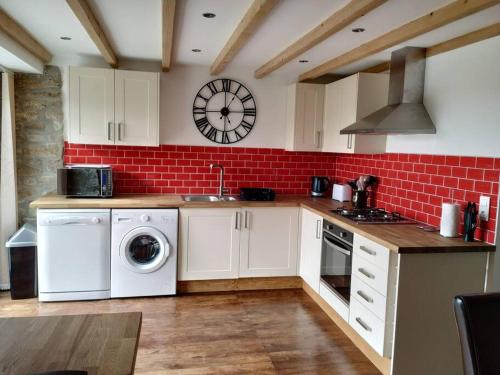 Bonne Chere, Family Friendly Cottage with Pool LPS in Guern
