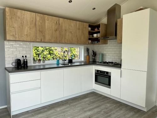 Létesítmények, New - Waterfont Villa08 - Private Residence on a lake near Amsterdam in Baambrugse Zuwe