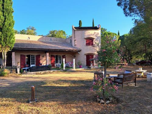 Villa provençale avec piscine au calme