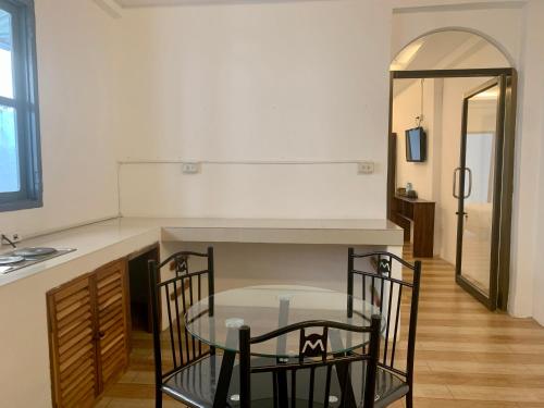 Konyha, La nuit de laos near Siphoutthabath Templom