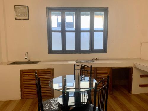 Létesítmények, La nuit de laos near Siphoutthabath Templom