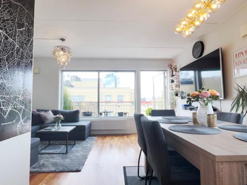 Top floor city center flat with free parking in Old Oslo