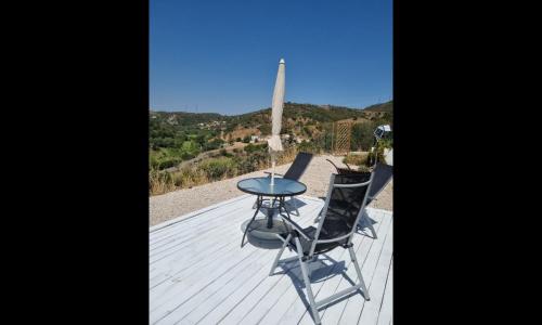 Lemontree house set in the countryside. in Santa Catarina