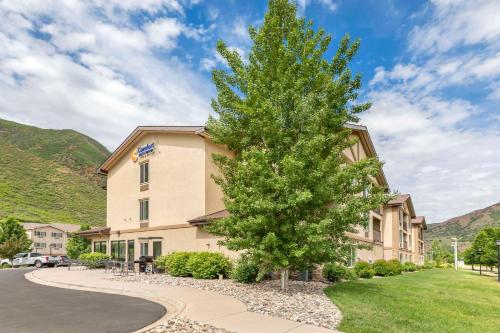 Comfort Inn & Suites Glenwood Springs On The River