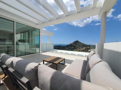 Luxury 3 bedroom Penthouse with amazing views