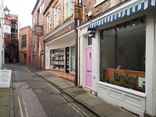 Flat 2 Peter Lane Cosy 1-Bed Flat in the Heart of York City Centre - Pass the Keys