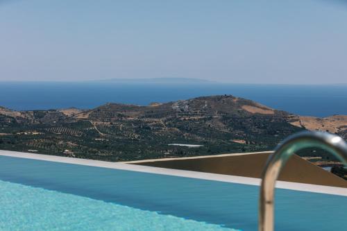 Epsilon Villa, Private Swimming Pool Garden, Panoramic Sunset