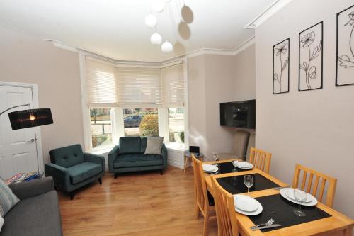 Harrogate Self Catering -Harrogate Convention View - Parking - Apartment - Harrogate