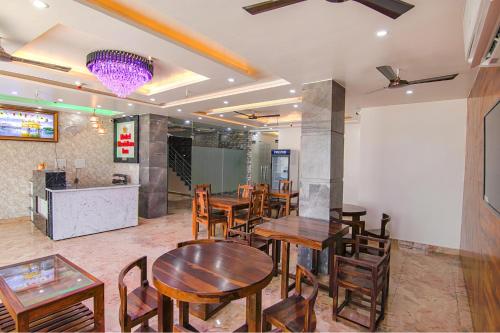 Étterem, FabHotel Meridian Inn in Nayagaon