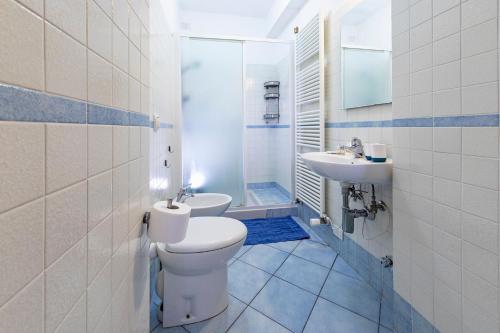 Triple Room with Bathroom image 2
