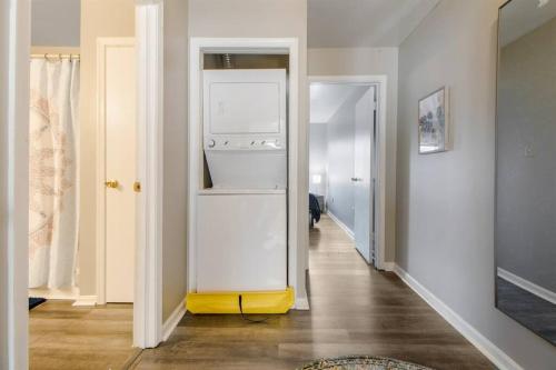 Huge & Unique 2BR/1BA Pet-friendly Family Condo in Baltimore, USA