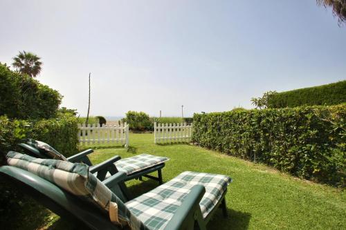 Your Vacation Retreat Right On The Beach - image 7