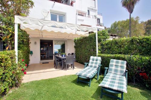 Your Vacation Retreat Right On The Beach - image 2