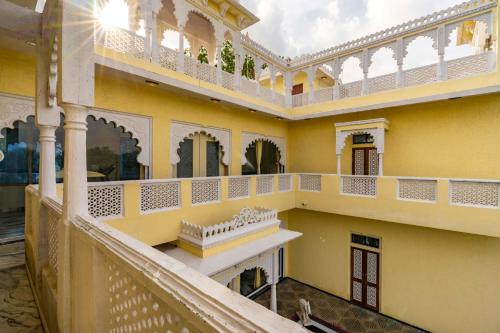 StayVista's Panna Garh - Rajsamand - Private Pool with Bar & Indoor-Outdoor Activities