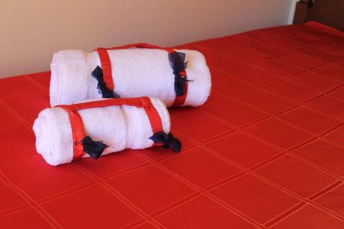 2 twin beds