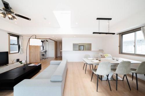 Generous Forest 301, Tokio