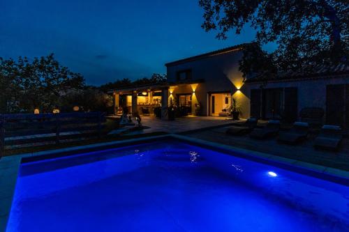 villa haut standing piscine-wifi 8 pers